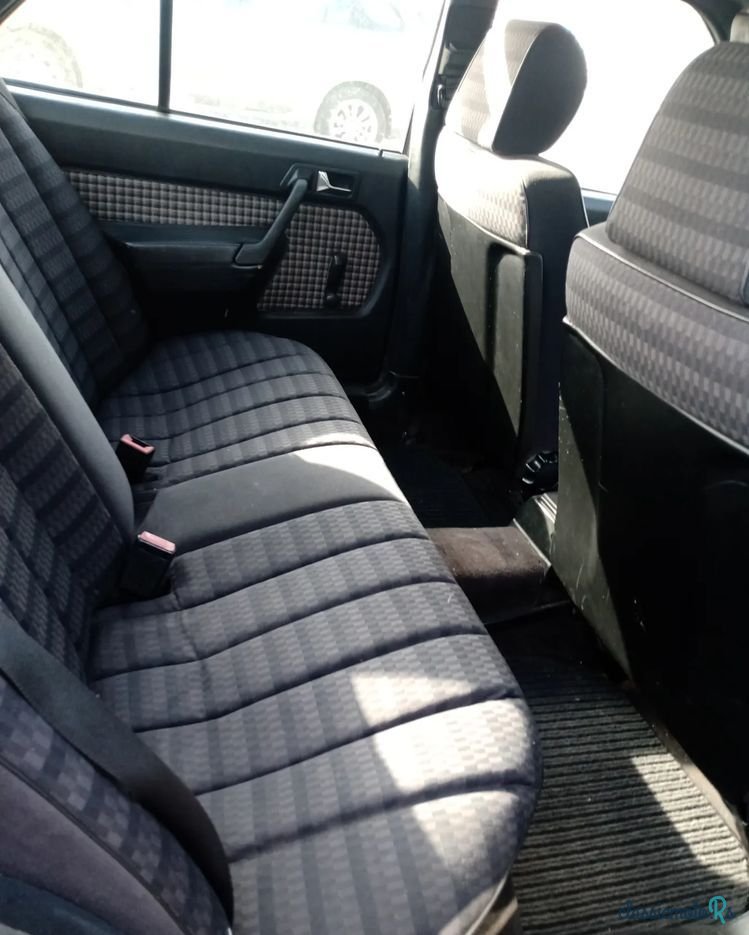 1989' Mercedes-Benz 190 E 2.0 photo #6