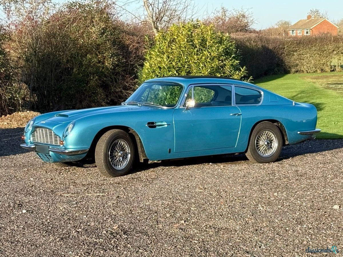 1969' Aston Martin DB6 photo #2