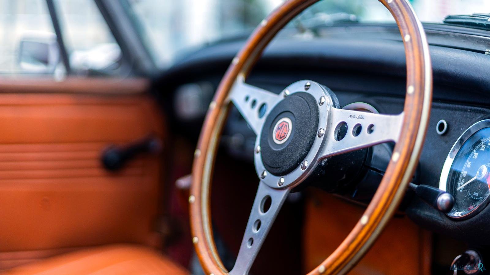 1977' MG Midget photo #4