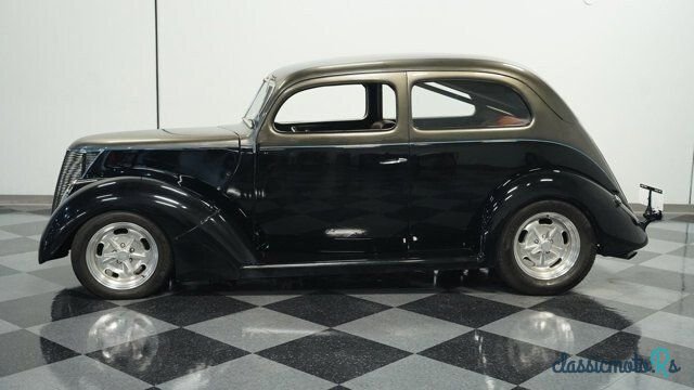 1937' Ford photo #3