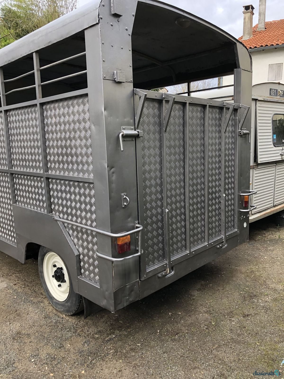 1974' Peugeot J7 photo #2