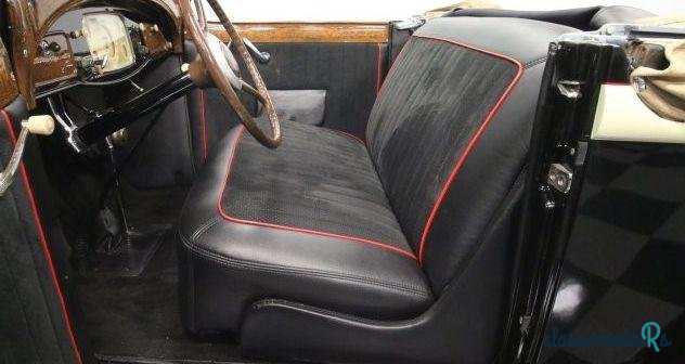 1933' Chrysler Imperial photo #3