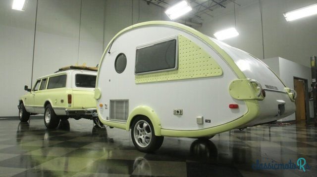 1968' Chevrolet Suburban photo #2