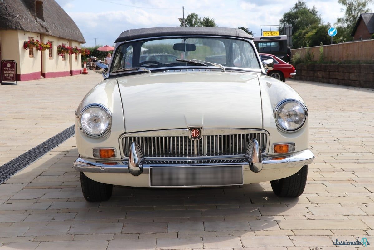 1970' MG MGB photo #2