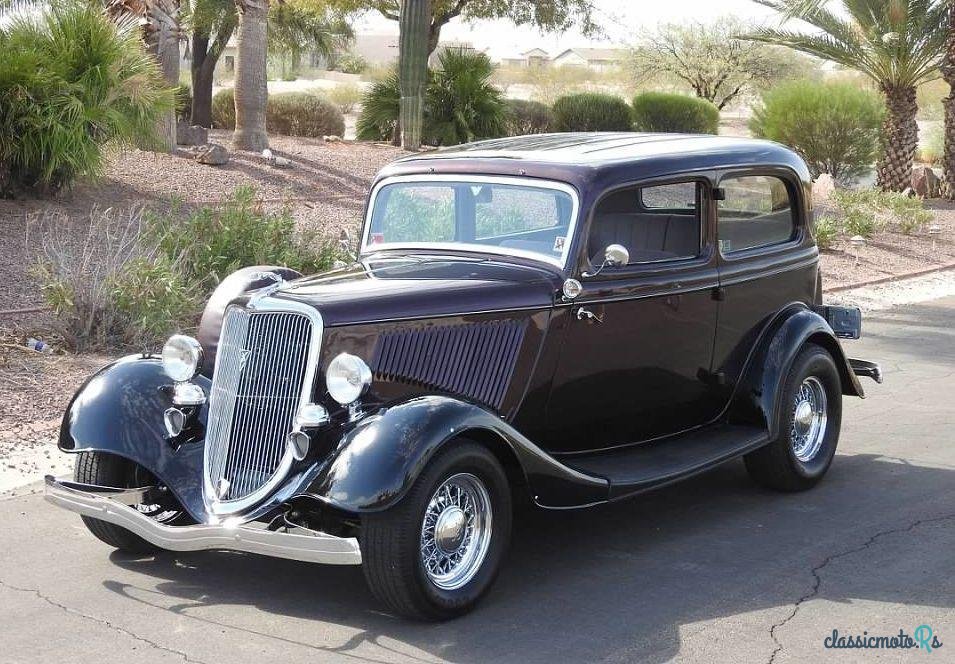 1934' Ford Deluxe Tudor photo #3
