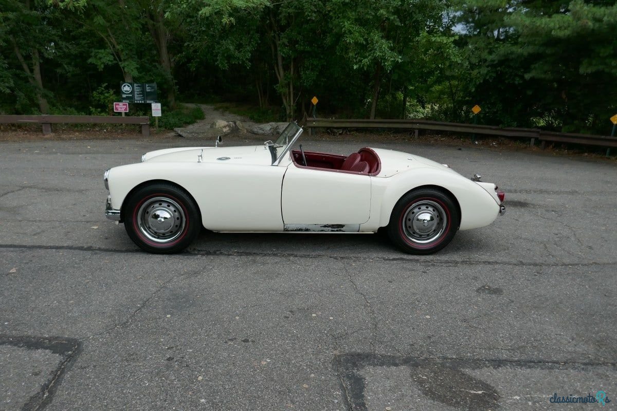 1960' MG MGA photo #6