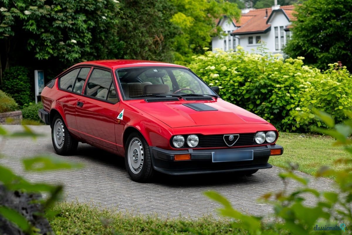 1982' Alfa Romeo GTV photo #2