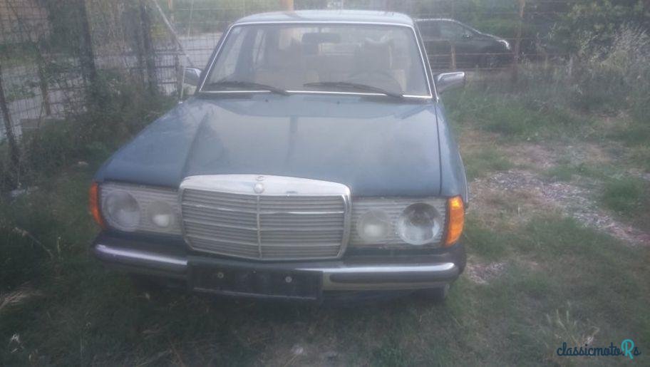 1983' Mercedes-Benz E-Class 220 photo #4