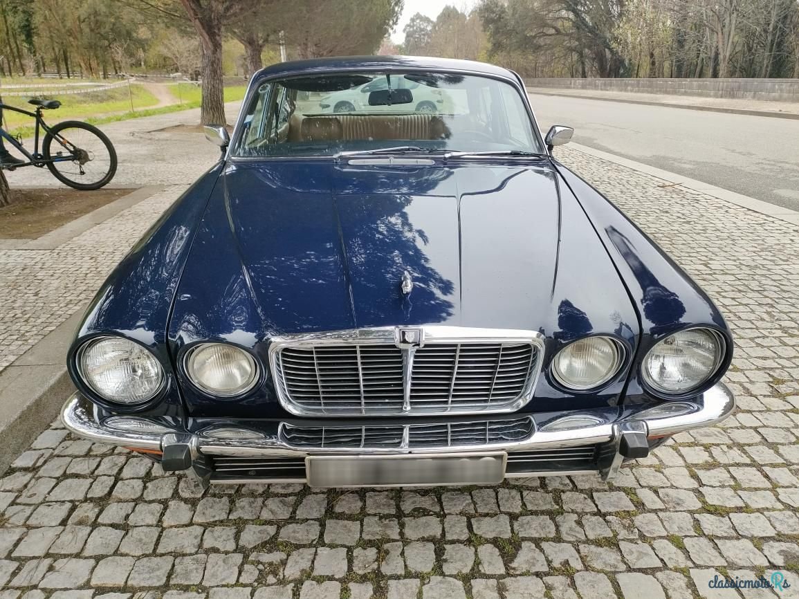 1974' Jaguar XJ photo #2