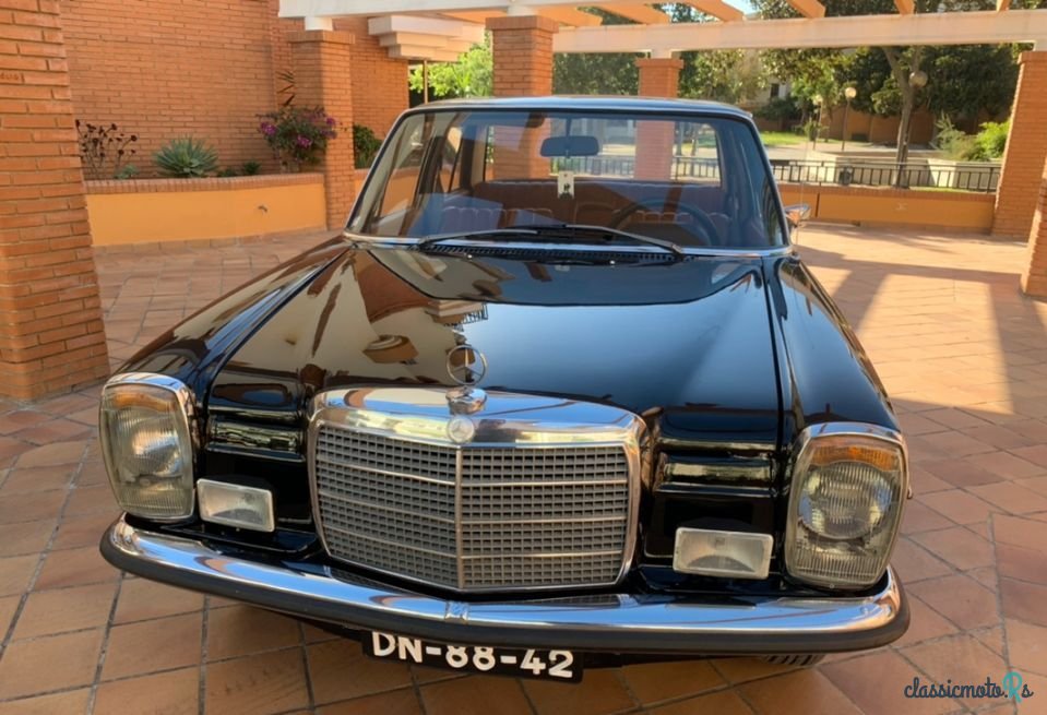 2010' Mercedes-Benz 220 photo #2