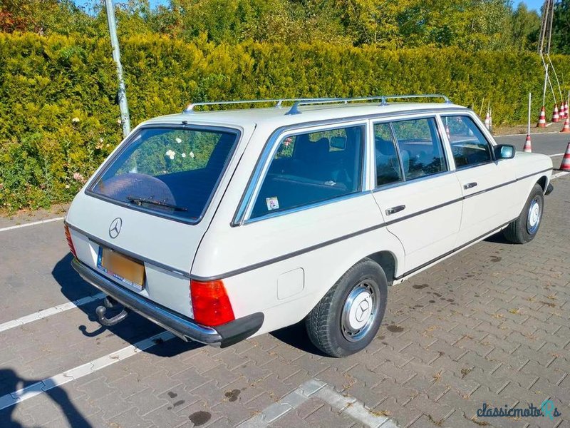 1977' Mercedes-Benz W123 photo #4