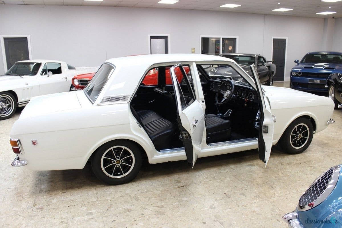 1967' Ford Cortina photo #2