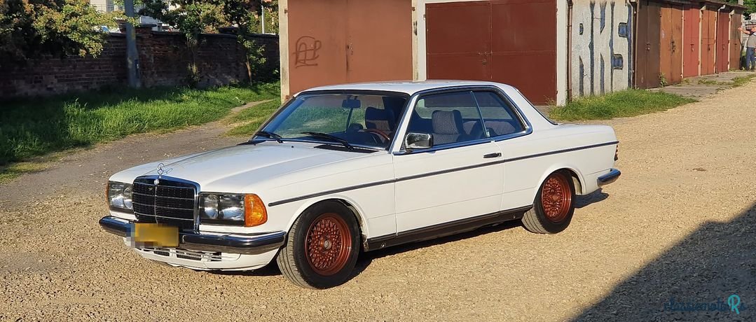 1978' Mercedes-Benz W123 photo #1