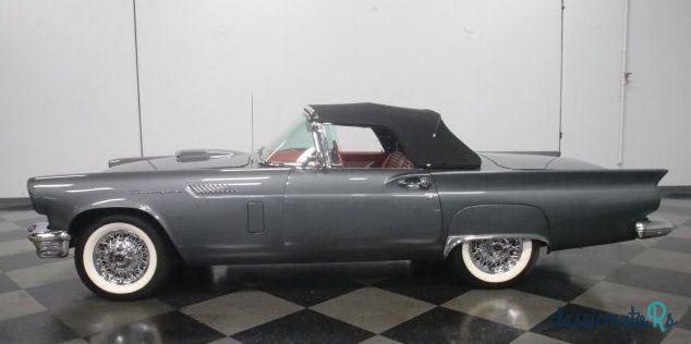 1957' Ford Thunderbird photo #2