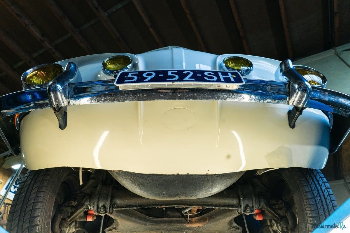 1972' Volkswagen Karmann Ghia photo #5