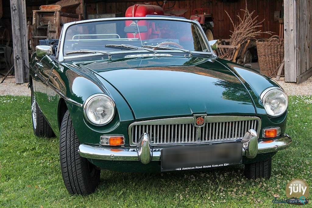 1976' MG MG B photo #1