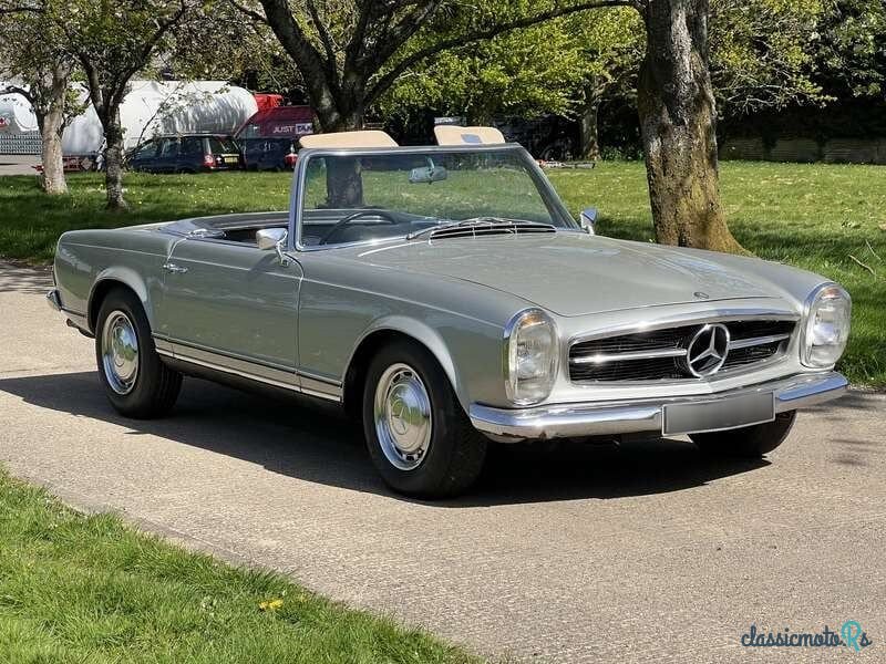 1967' Mercedes-Benz 230 photo #1