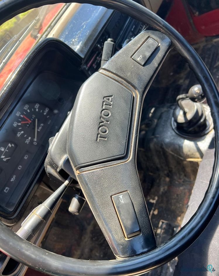 1984' Toyota Hilux photo #2