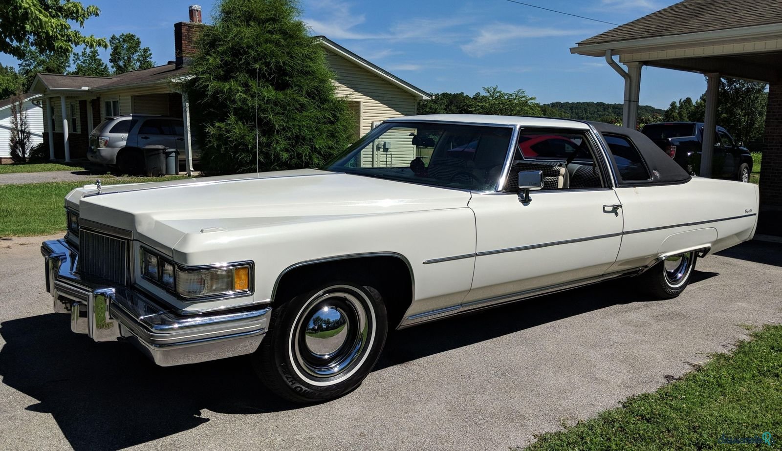 1975' Cadillac De Ville photo #1