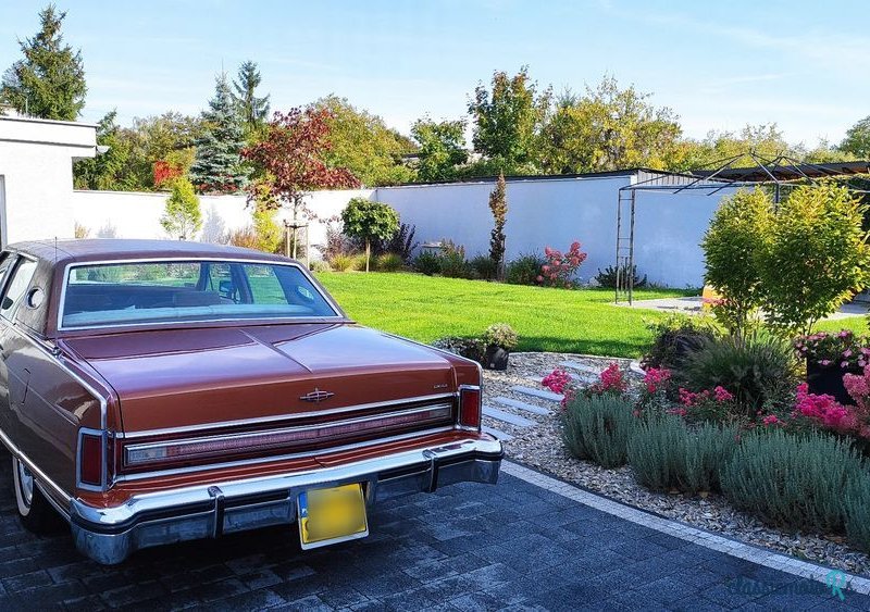 1977' Lincoln Town Car photo #3