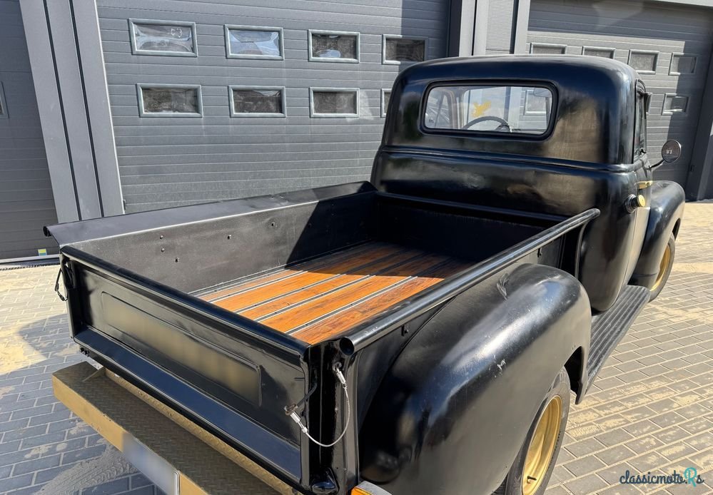1952' Chevrolet 3100 photo #2