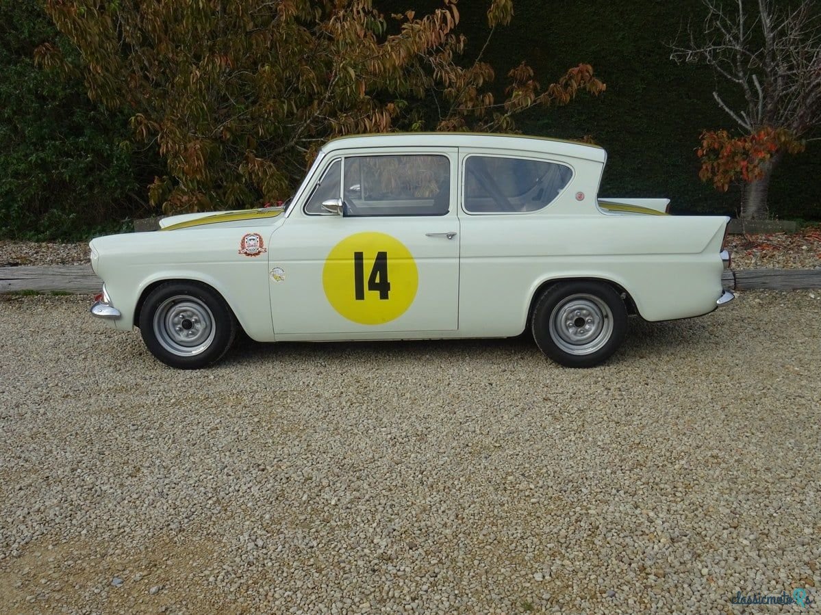 1964' Ford Anglia photo #4