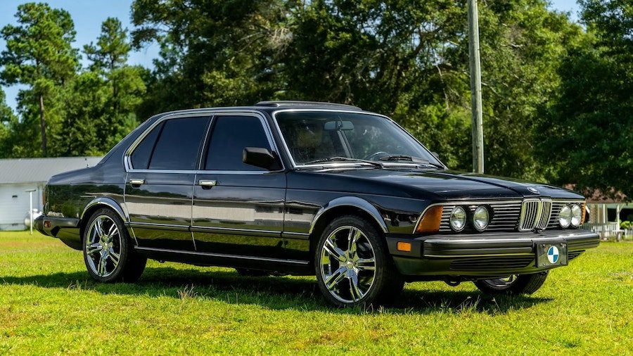 Man Buys E23 BMW 733i in 1984, 40 Years Later He Just Sold It for iPhone 16 Pro Max Money