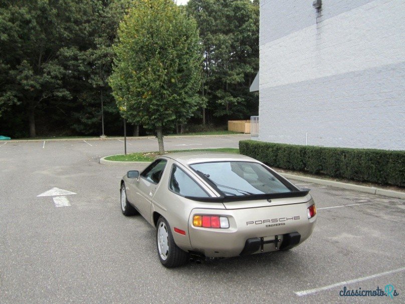 1985' Porsche 928 photo #2