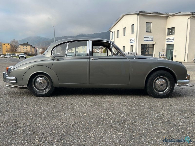 1967' Daimler 250 V8 photo #4