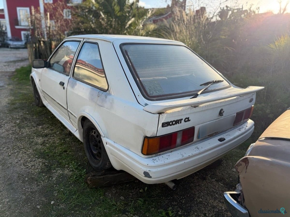 1990' Ford Escort photo #5