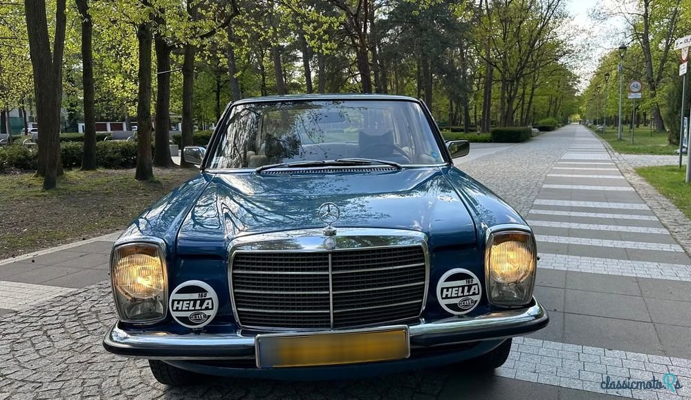 1975' Mercedes-Benz 240D photo #1