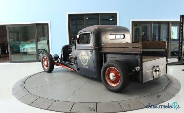 1946' Ford photo #2