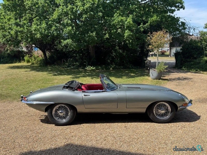 1967' Jaguar E-Type photo #3