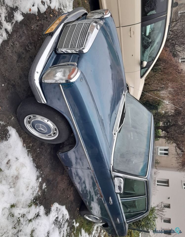 1975' Mercedes-Benz w114 photo #1