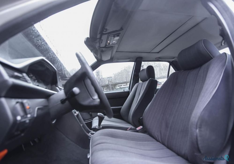 1986' Mercedes-Benz 250 photo #5