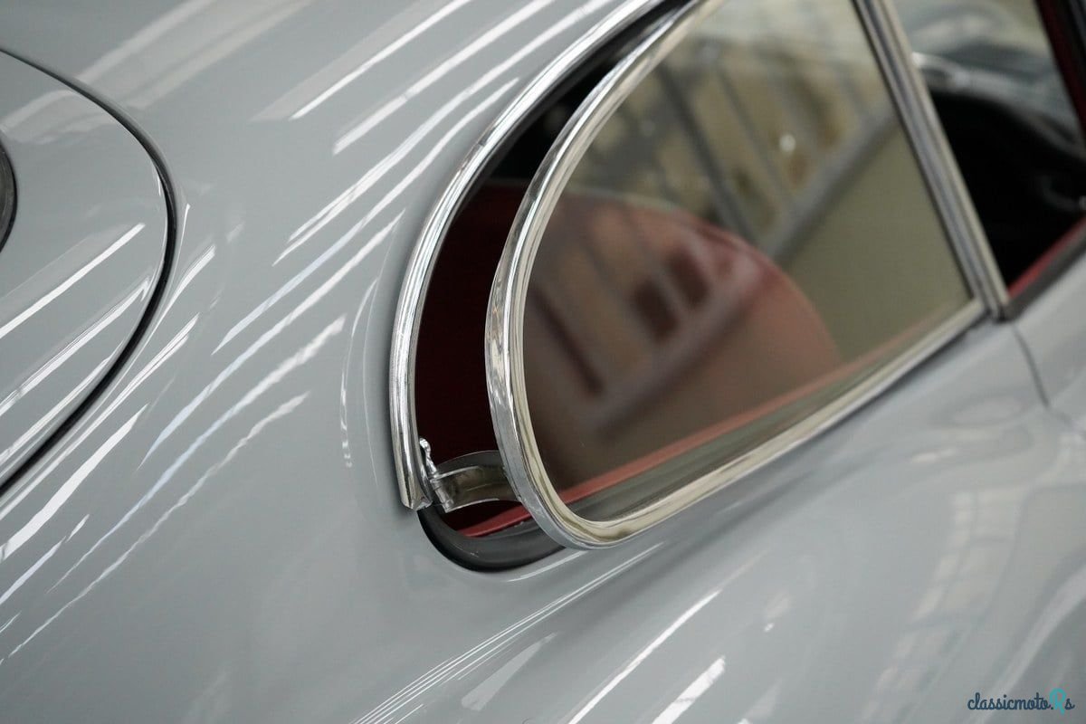 1963' Jaguar E-Type photo #3