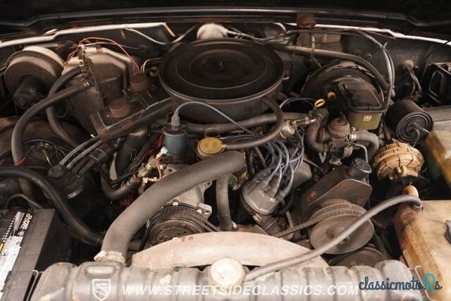 1989' Jeep Grand Wagoneer photo #3