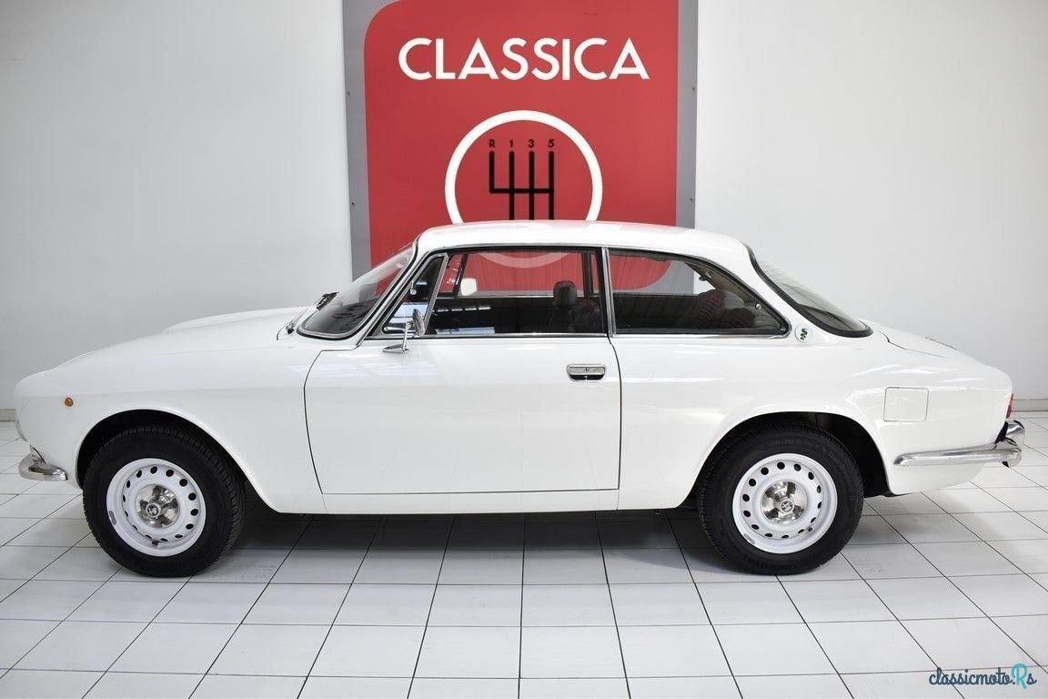 1972' Alfa Romeo GT photo #3