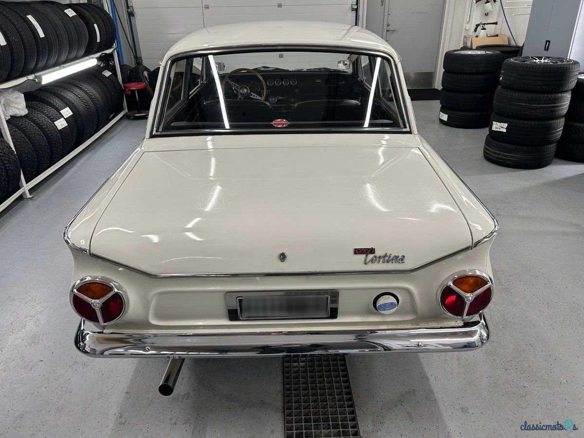 1967' Ford Cortina photo #5