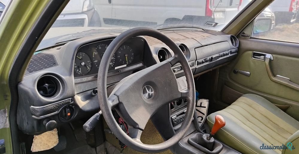 1973' Mercedes-Benz 123 photo #4