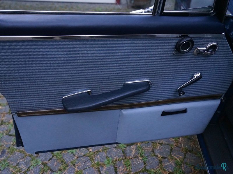 1965' Mercedes-Benz 220 photo #4