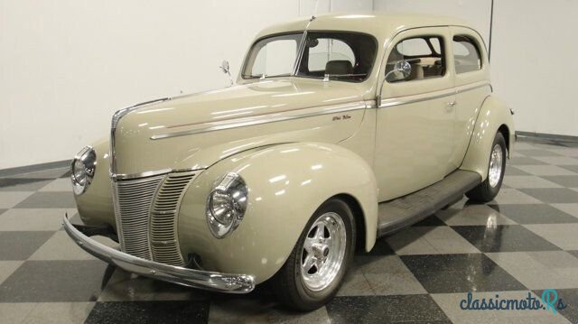 1940' Ford Deluxe photo #4