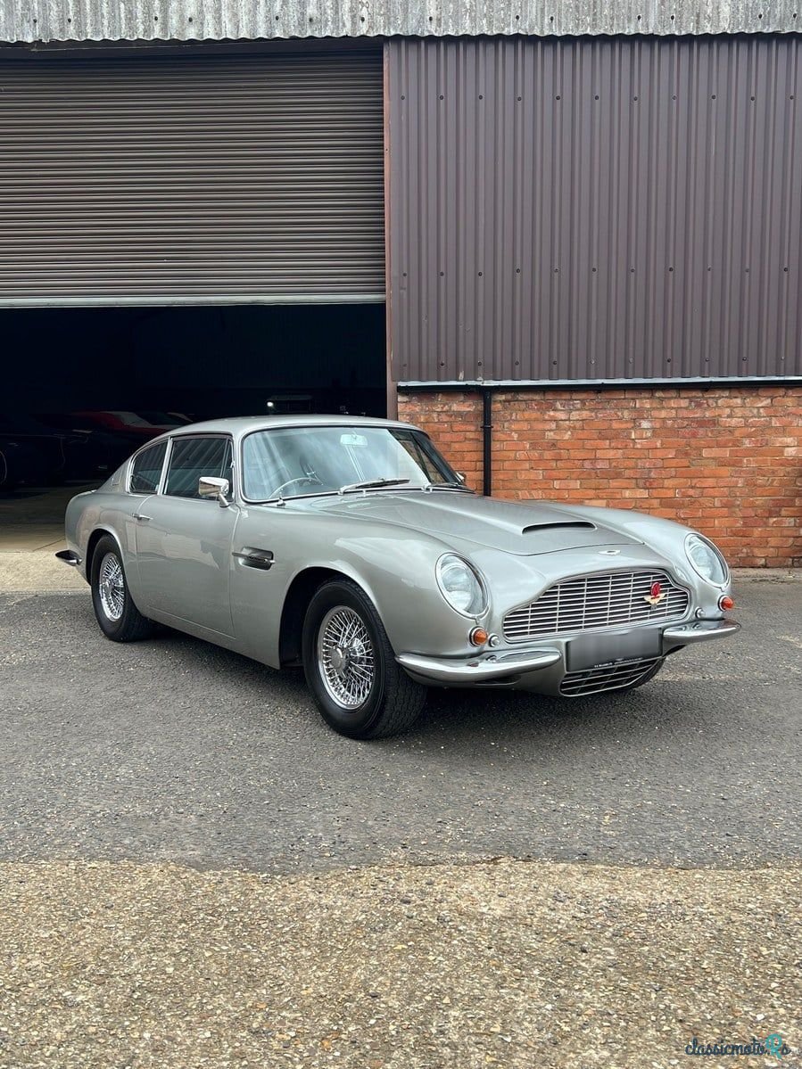 1971' Aston Martin DB6 photo #1