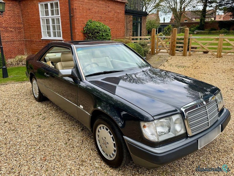 1989' Mercedes-Benz 230 photo #3