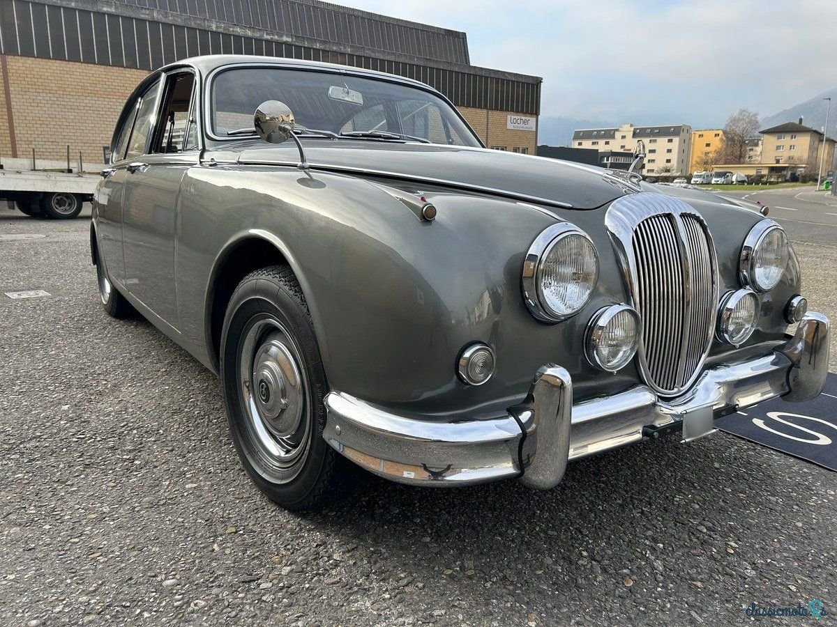1967' Daimler 250 V8 photo #3