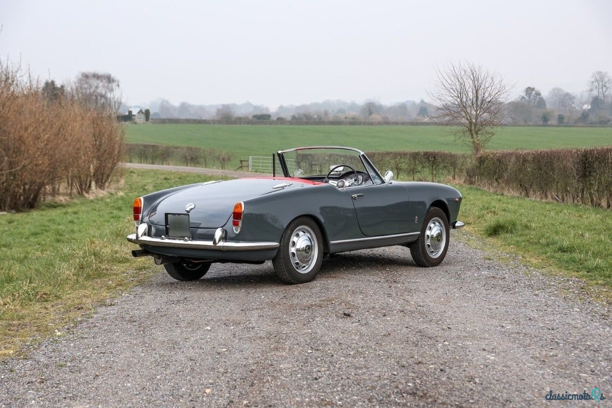 1963' Alfa Romeo Spider photo #3