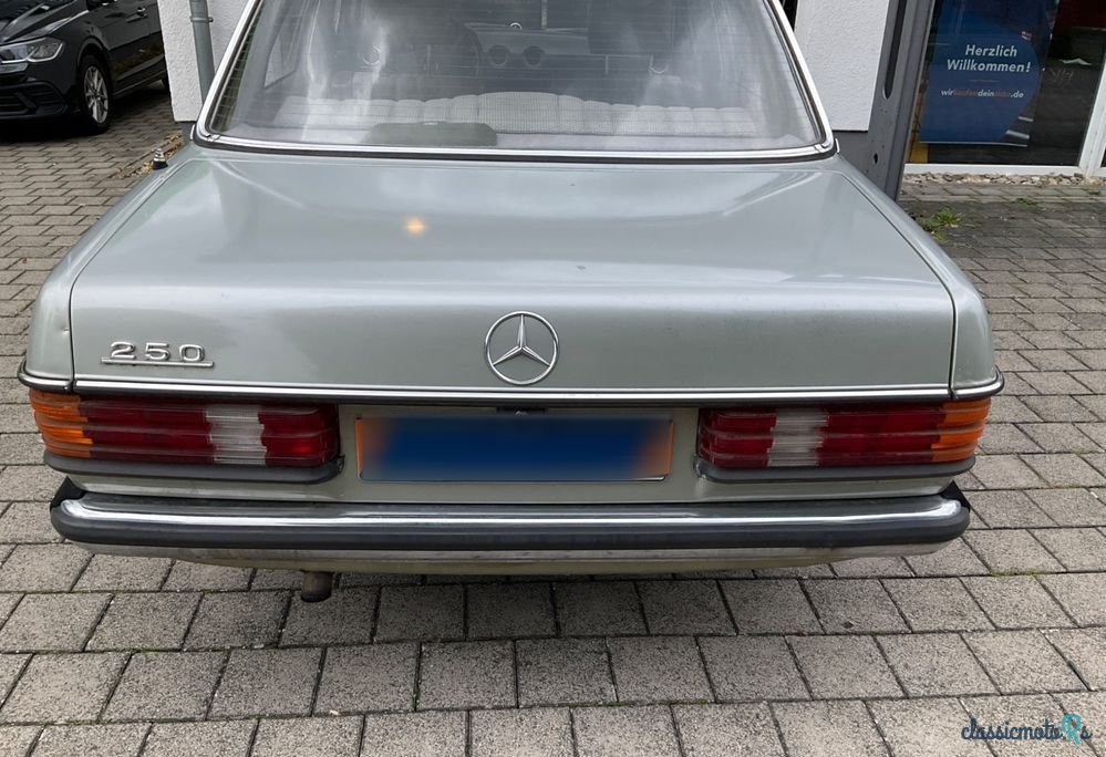 1976' Mercedes-Benz W123 photo #3
