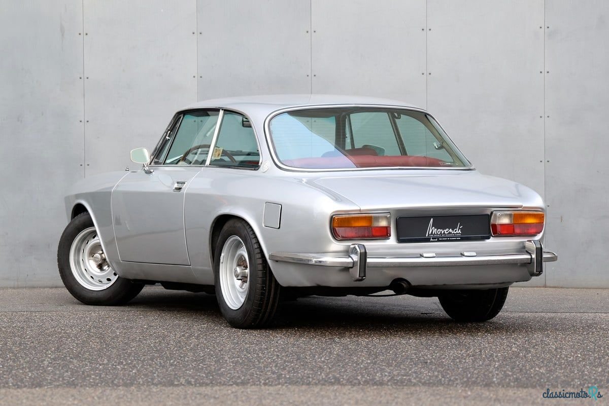 1975' Alfa Romeo Gtv 2000 photo #2