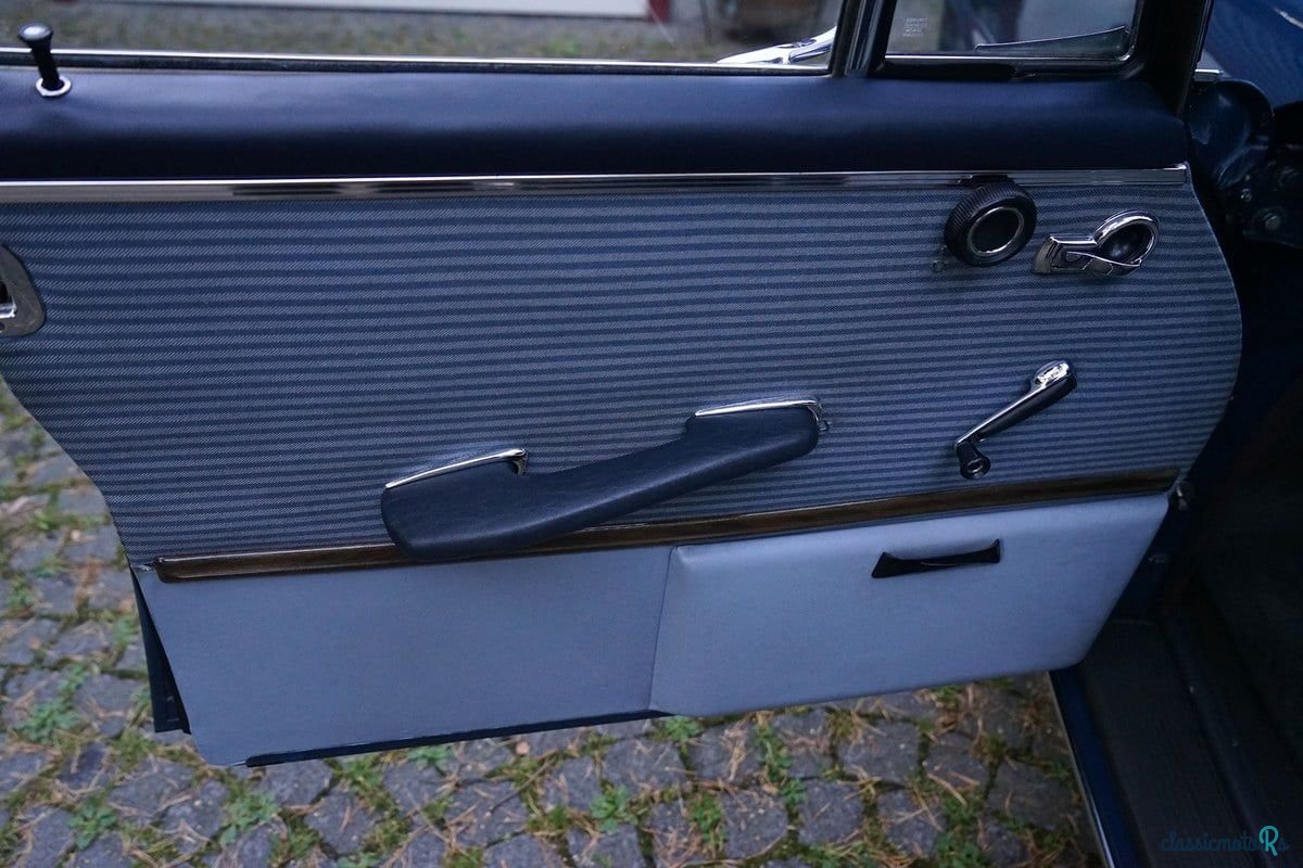 1965' Mercedes-Benz 220 photo #4