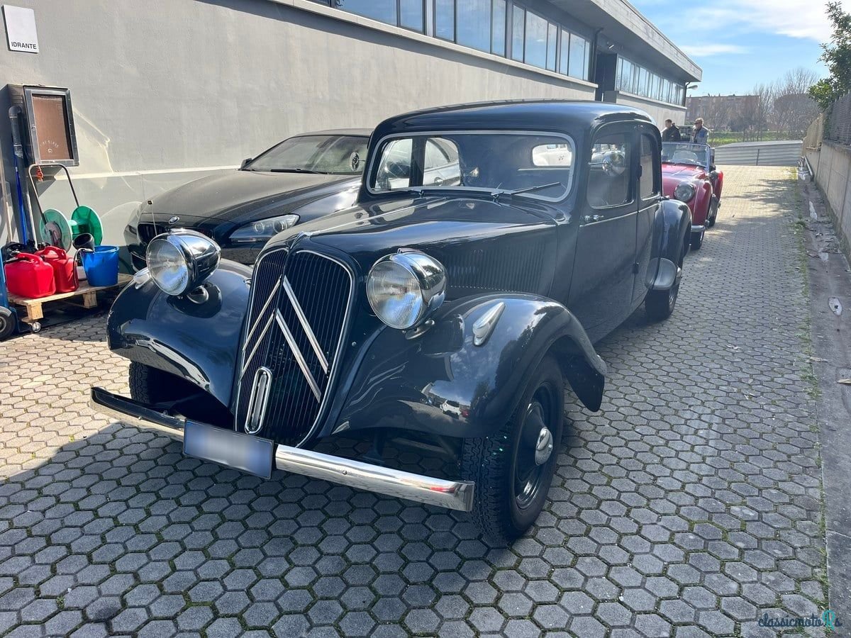 1955' Citroen Traction Avant photo #1